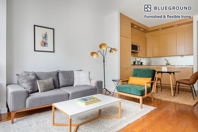 1600 Broadway on the Square Condominium unit FL19-ID595, New York, NY 10019 - photo 3