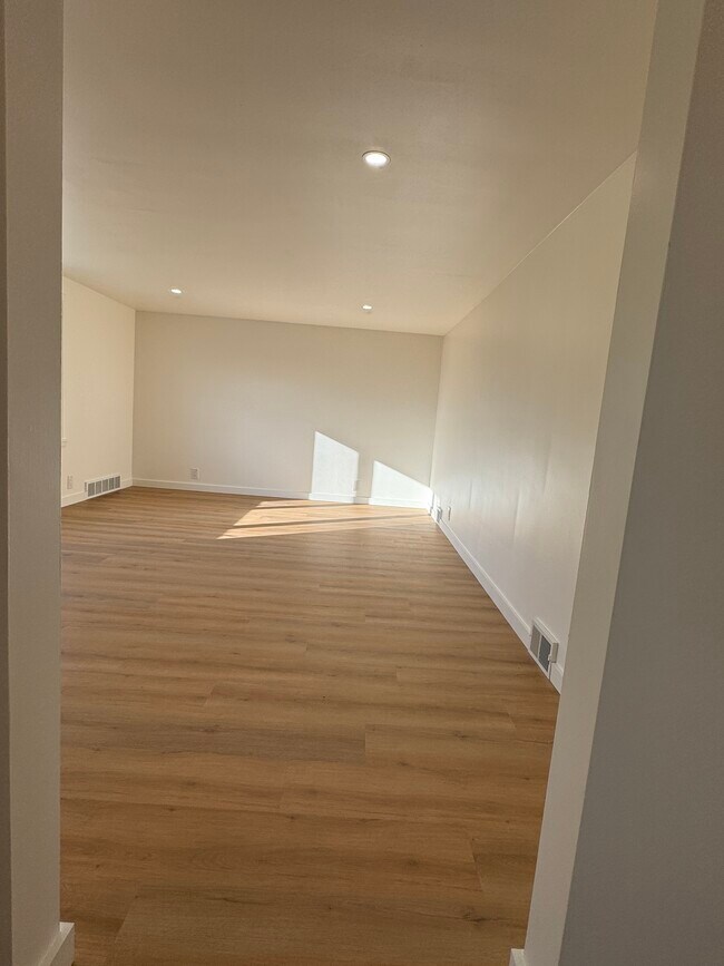 249 Dunlop Ave unit Lower, Tonawanda, NY 14150 - photo 5