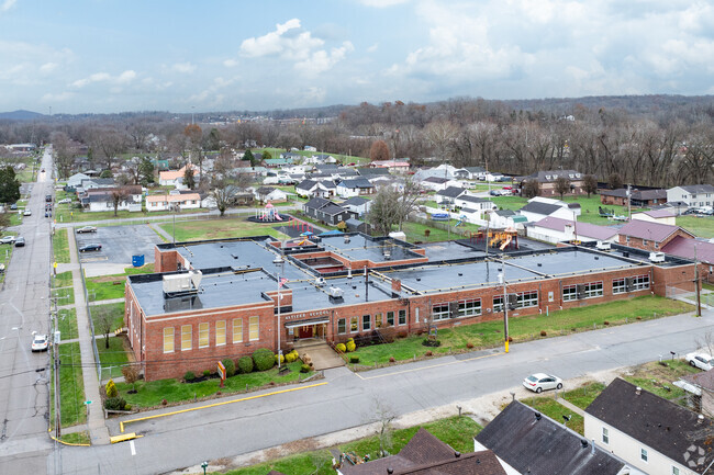 Altizer Elementary School has a low 10 to 1 student to teacher ratio.