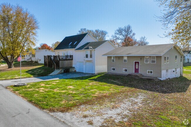 Homes in West Alton are in a few different styles and sizes.