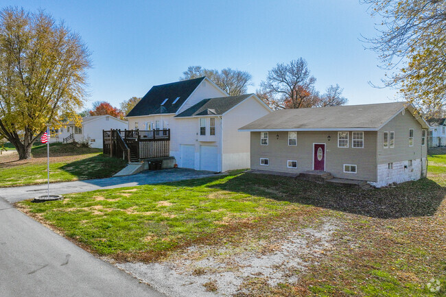 Homes in West Alton are in a few different styles and sizes.