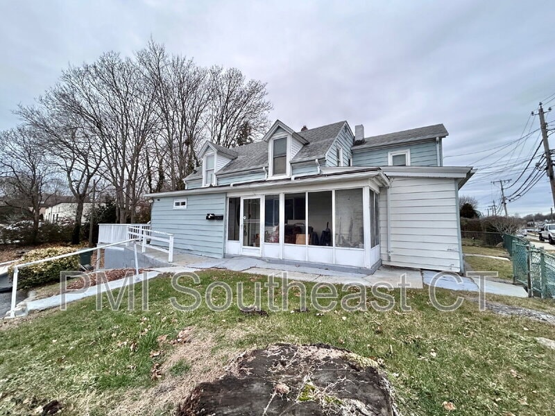 121 Shaw St unit 1, New London, CT 06320 - photo 1