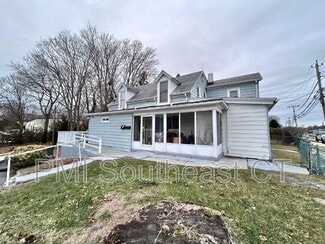 121 Shaw St Unit 1, New London, CT 06320