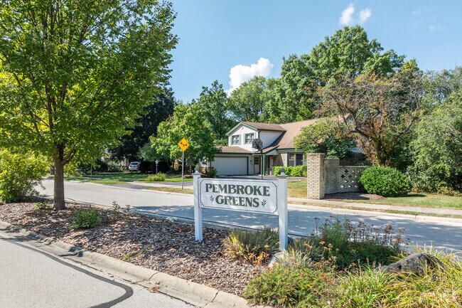 Pembroke Greens is a Naperville Neighborhood located off of East Chicago Avenue.