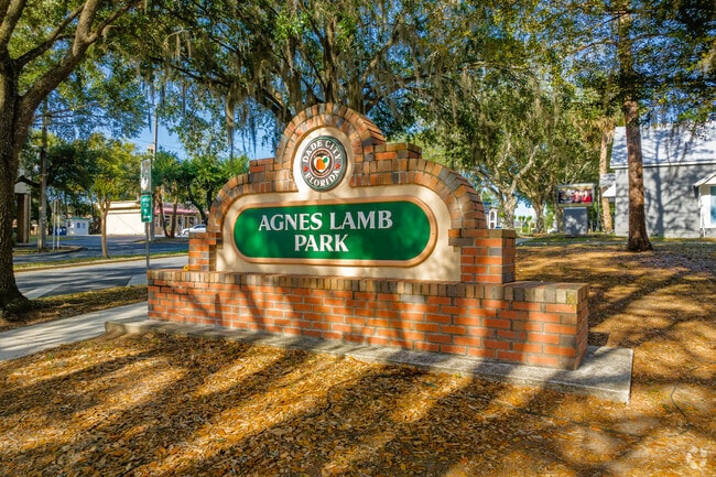 Agnes Lamb Park in the city center of Dade City is named after the town's first female mayor.