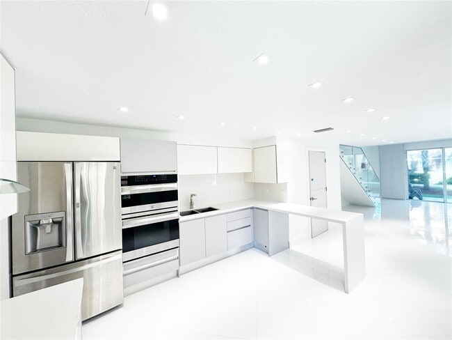 1549 Barcelona Way, Weston, FL 33327 - photo 2