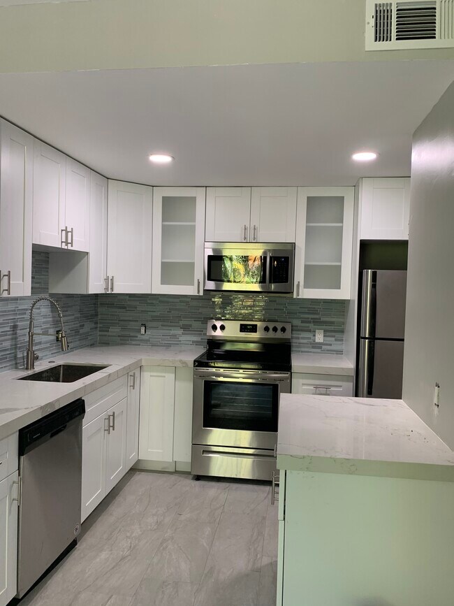 3225 N Andrews Ave unit 4, Fort Lauderdale, FL 33309 - photo 4