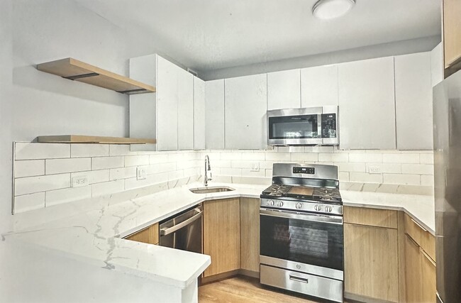 7600 N Sheridan Rd unit 104, Chicago, IL 60626 - photo 2