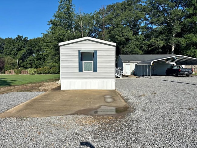 308 N Main St, Iuka, IL 62849 - photo 2