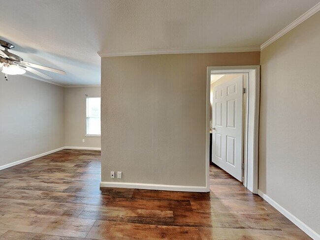 1414 Record Crossing Rd unit A, Dallas, TX 75235 - photo 7