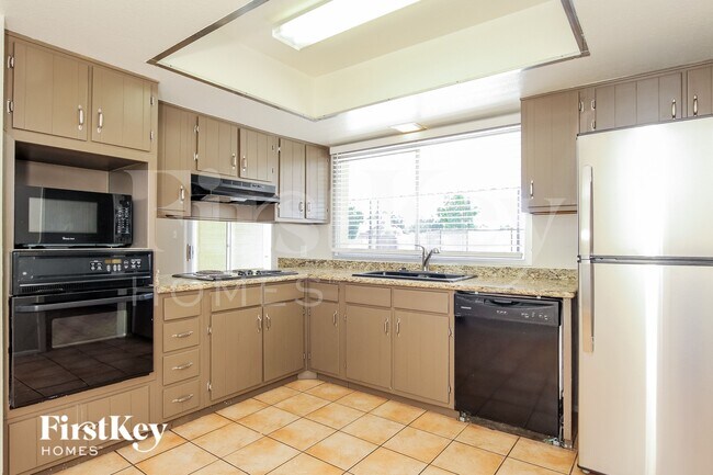 3301 W Mountain View Rd, Phoenix, AZ 85051 - photo 7