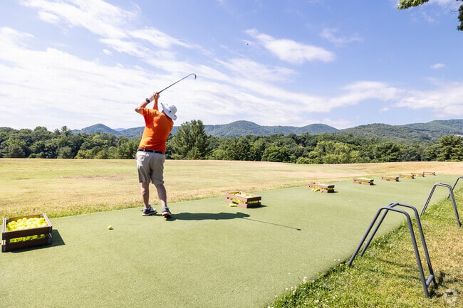 Hidden Valley Country Club is a well manicured Golf Course close to Greater Deyerle.
