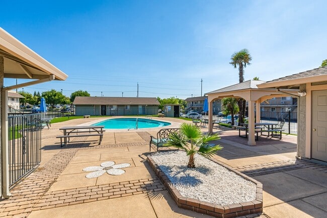 The Pinnacle, Redding, CA 96003 - photo 2