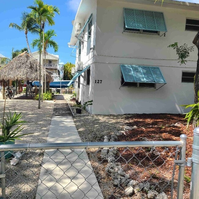 127 Monroe Dr unit 3, Tavernier, FL 33070 - photo 2