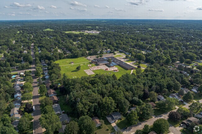 Amberly Elementary School  has a student-to-teacher ratio of 17 to 1.