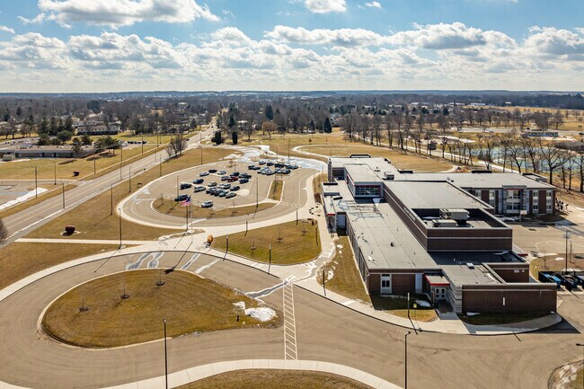 A looping drive makes pickups and drop-offs at Lakeland Elementary School easy.