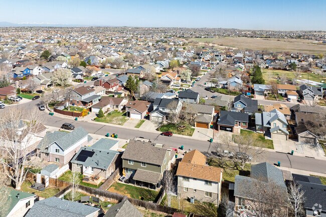 Holly Crossing is less than 17 miles from Downtown Denver.