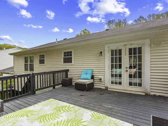 2007 Robert Bowie Dr, Upper Marlboro, MD 20774 - photo 2