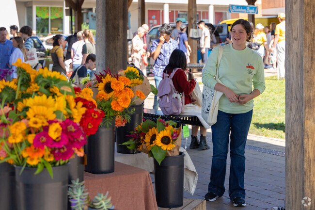 Murphy offers a quiet suburban feel, yet is just minutes away from downtown amenities.