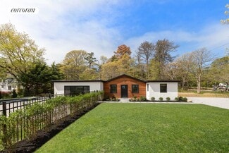 17 Oceanview Rd, Hampton Bays, NY 11946