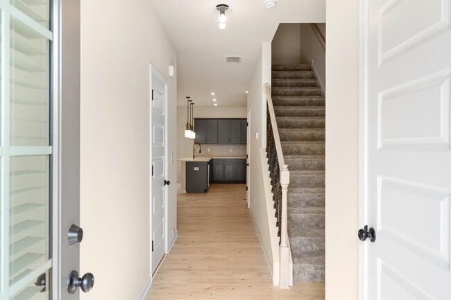 8828 Meadowvale Ct, Ooltewah, TN 37363 - photo 2