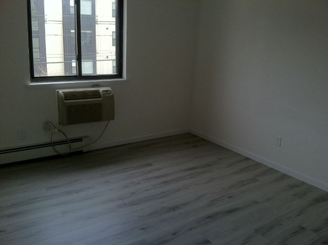 208 Undercliff Ave unit B7, Edgewater, NJ 07020 - photo 7