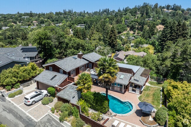 Spacious hillside residences in Orinda Woods offer sweeping vistas and privacy.