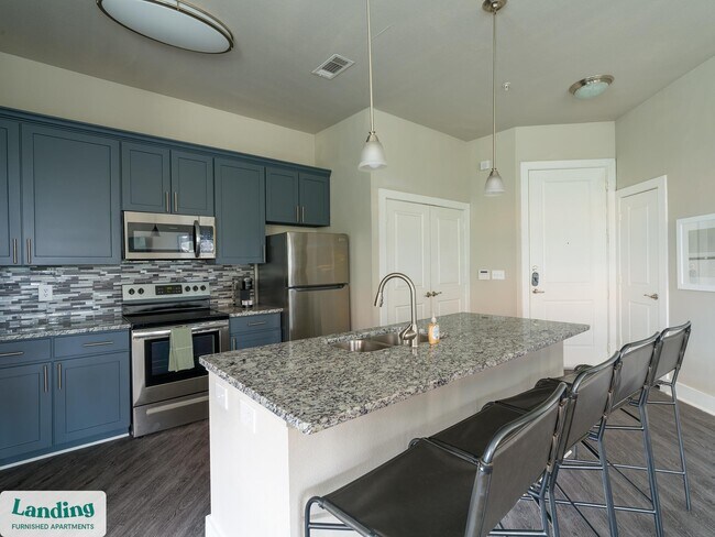 18101 Point Lookout Dr unit 272, Nassau Bay, TX 77058 - photo 7