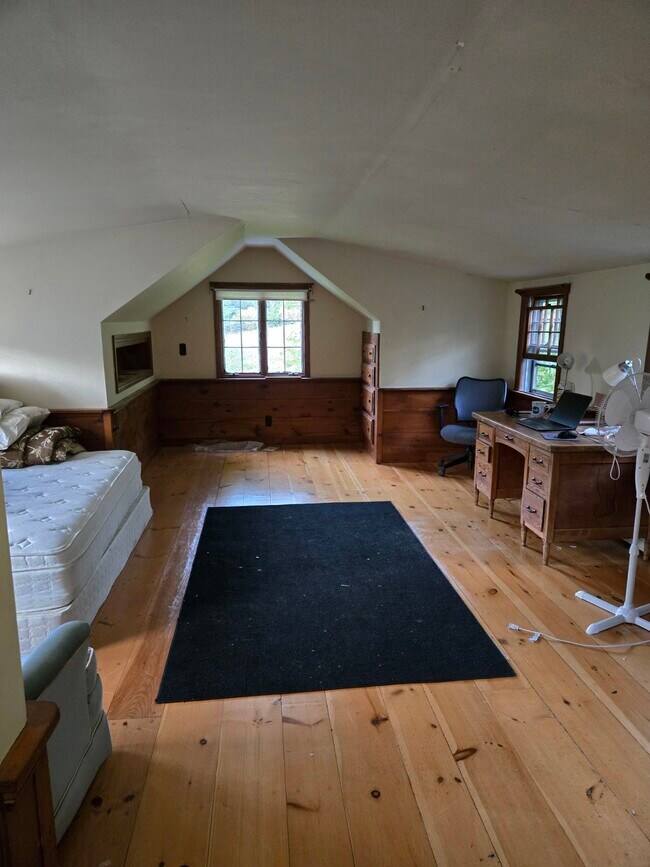 18 Glen Dr, Peterborough, NH 03458