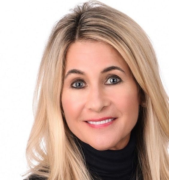 Julie Dunbar