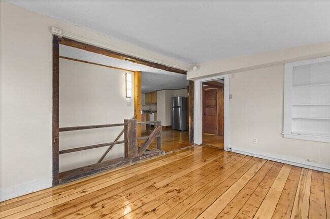 114-116-116 S Champlain St unit 2, Burlington, VT 05401 - photo 4