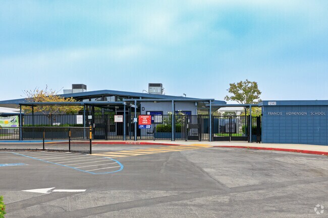 Welcome to Francis Hopkinson Elementary School located in Rossmoor, CA.