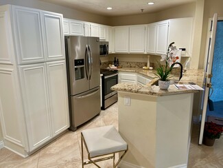 653 Oak Run Trail Unit 305, Oak Park, CA 91377