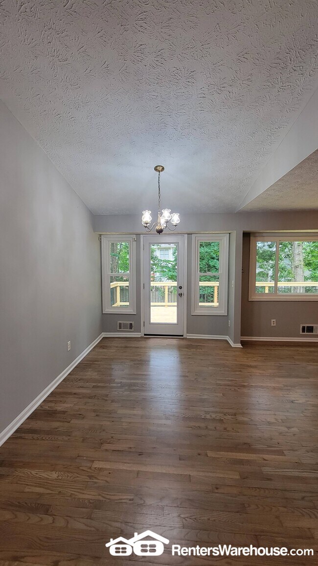 3039 Jonathan Ct SW, Snellville, GA 30039 - photo 7