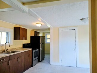 24 High St Unit e, Sabattus, ME 04280