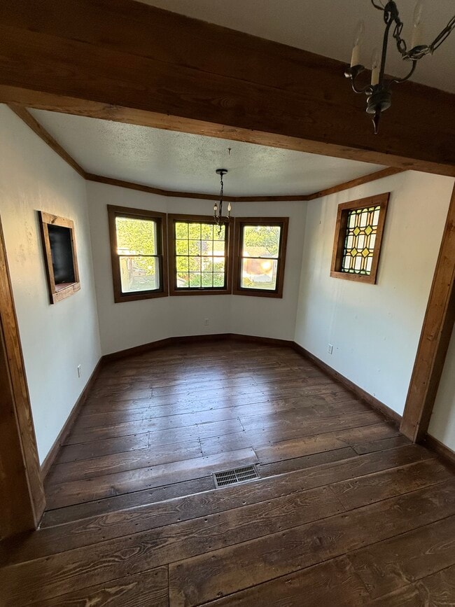 Dining room.