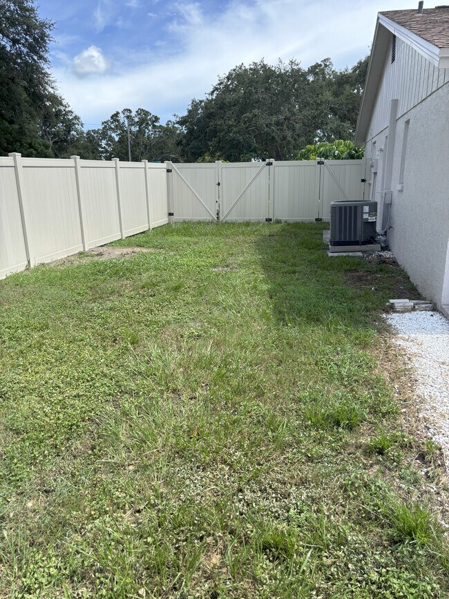 11241 Temple Ct, Seminole, FL 33772 - photo 3