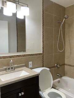 10092 Coburg Lands Dr, Saint Louis, MO 63137 - photo 2