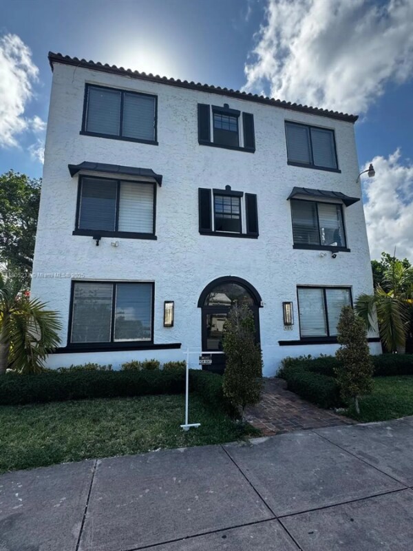 444 Ponce de Leon Unit 12, Miami, FL 33177