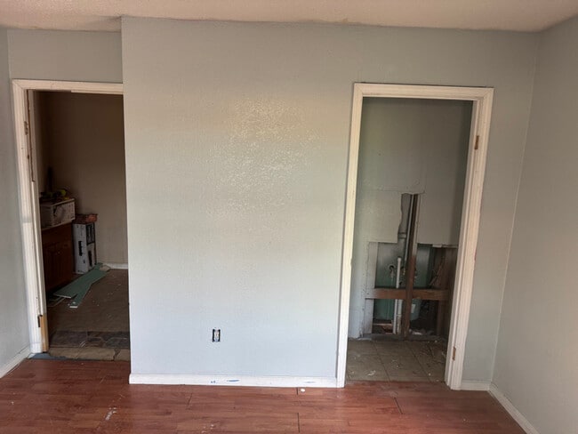 811 E Ave d, Robstown, TX 78380 - photo 6