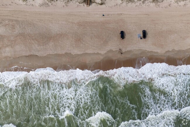 The residents of Amelia Island can drive their cars all the way to the beach.