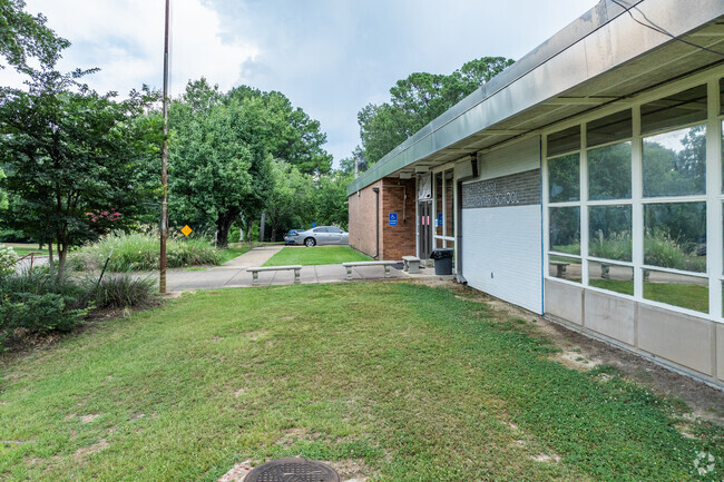 Casey Elementary School enrolls 279 students per year.
