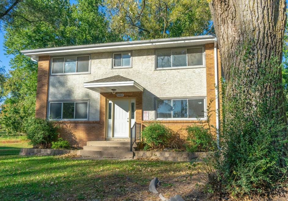 5661 Quincy St unit 5611 quincy street, Mounds View, MN 55112 - photo 1