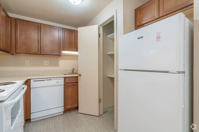 1BR, 1BA - 670SF Kitchen
