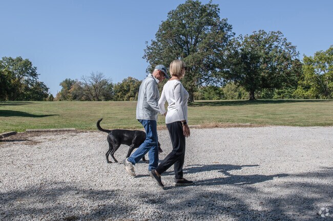 Hidden in the Bayview neighborhood, Park Luise is a great place to stroll with loved ones.