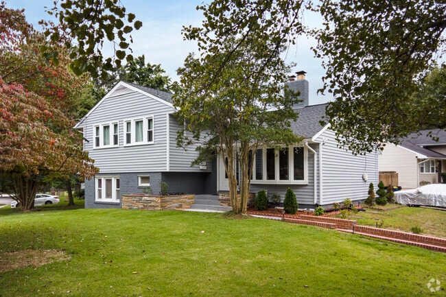 The most plentiful multi-story style home in New Carrollton are the Split-Level homes.