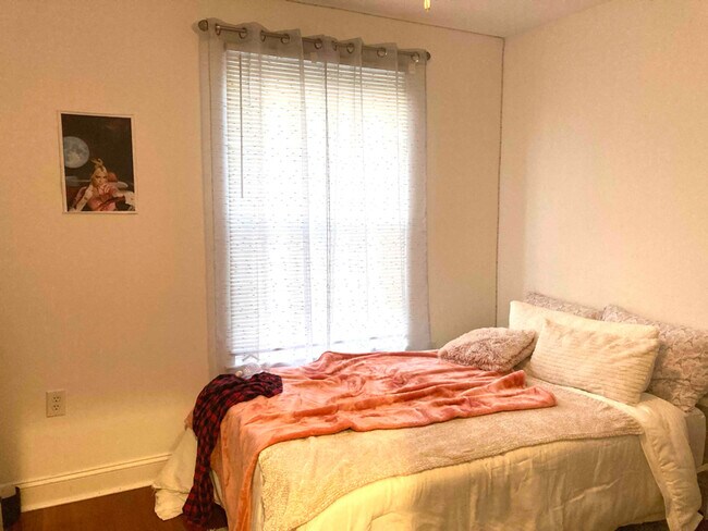 1617 N Sydenham St unit 3R, Philadelphia, PA 19121 - photo 5