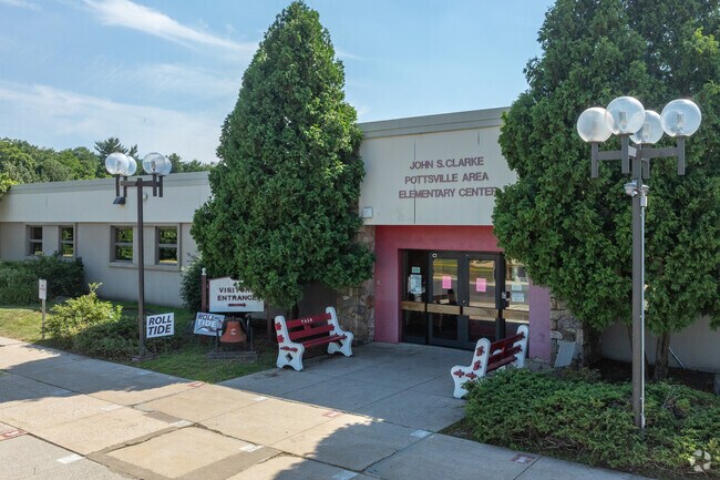 Clarke Elementary Center receives an overall B- grade from niche.com.