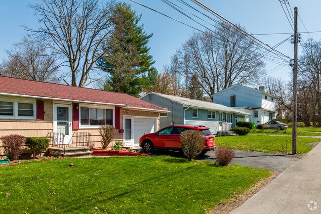 Many homes available in Lyncourt include ranch style and split-level homes.