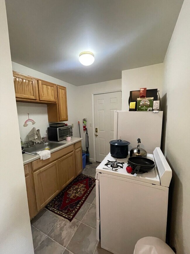 72 Hyde St unit 72 Hyde Street 2, Burlington, VT 05401 - photo 4